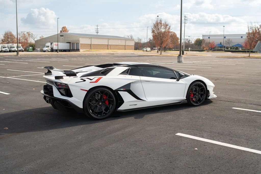 Used 2021 Lamborghini Aventador SVJ image 8
