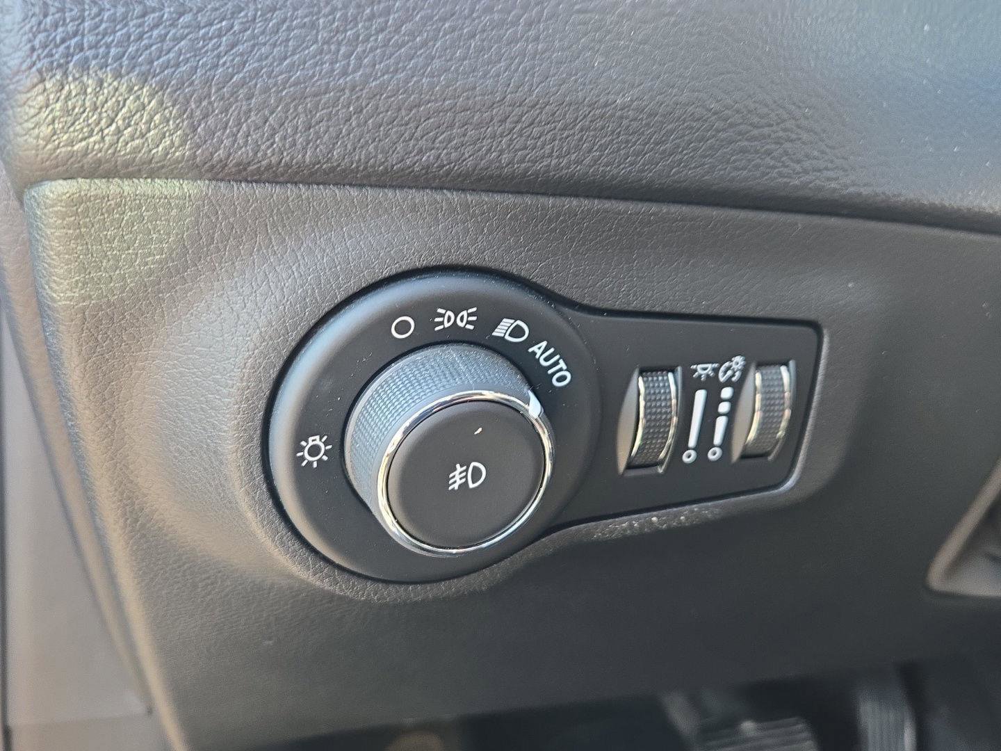 Used 2018 Jeep Compass Limited image 15