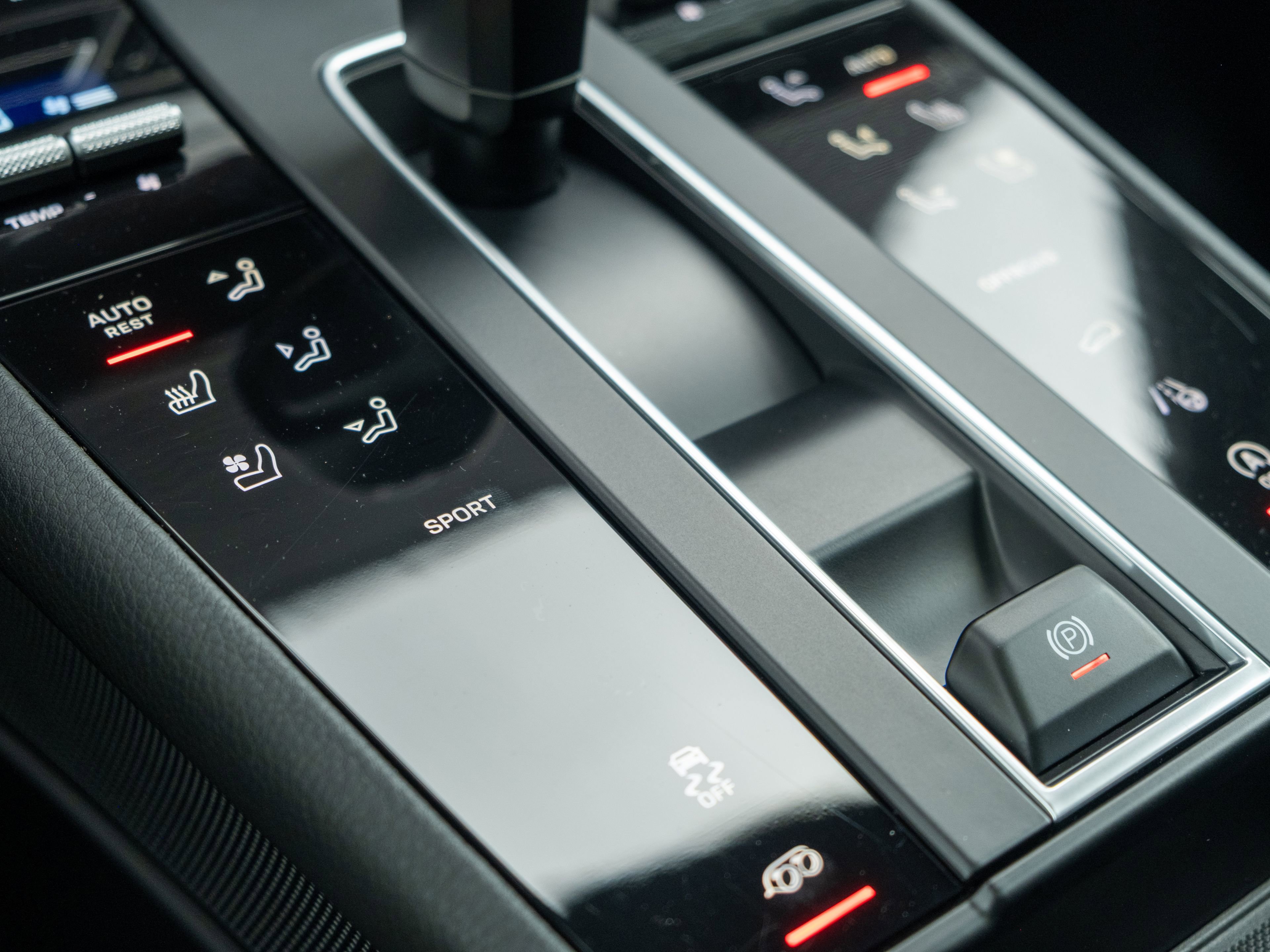 Certified 2023 Porsche Macan AWD/4WD image 22