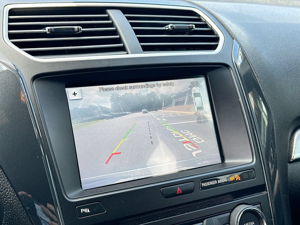 Used 2018 Ford Explorer XLT w/ Equipment Group 202A FWD image 23