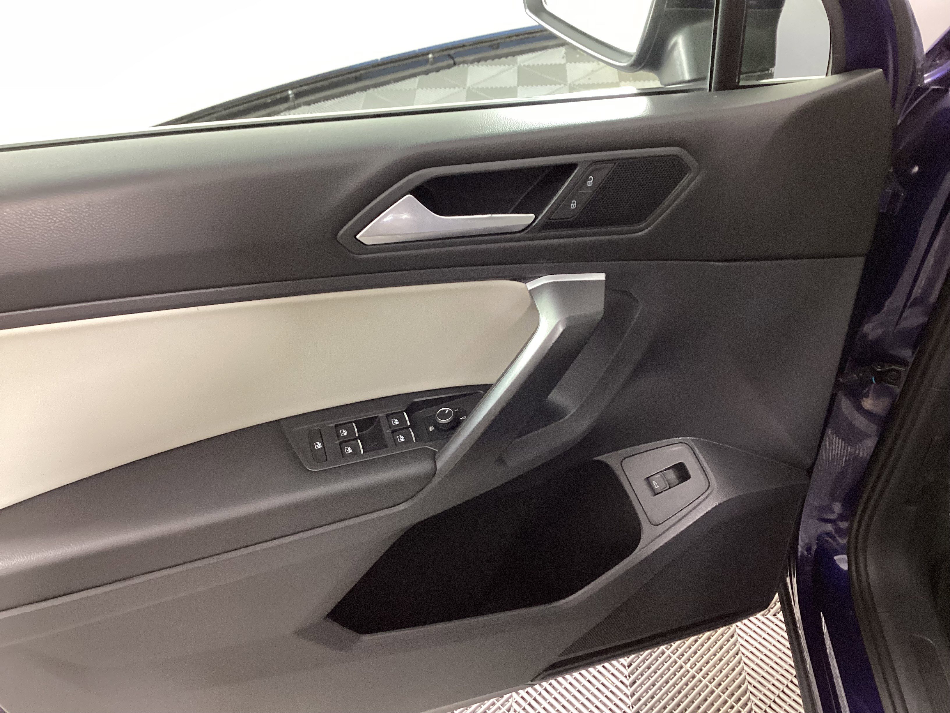 Used 2021 Volkswagen Tiguan SEL image 27