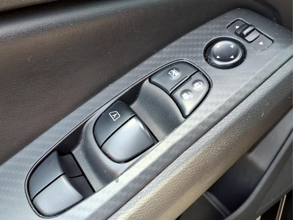 Used 2024 Nissan Altima 2.5 SV FWD image 17