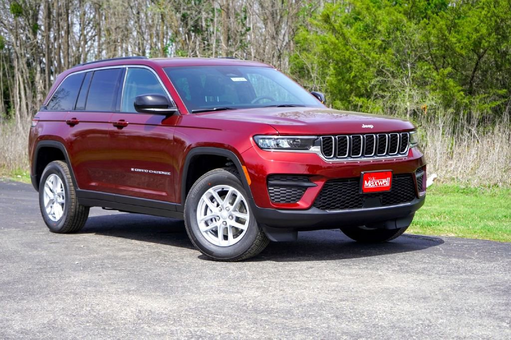 New 2026 Jeep Grand Cherokee Laredo RWD image 2