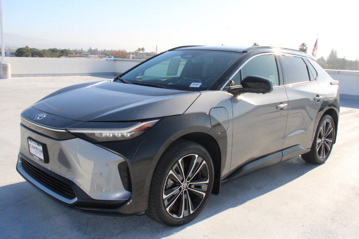 Used 2023 Toyota bZ4X Limited image 6