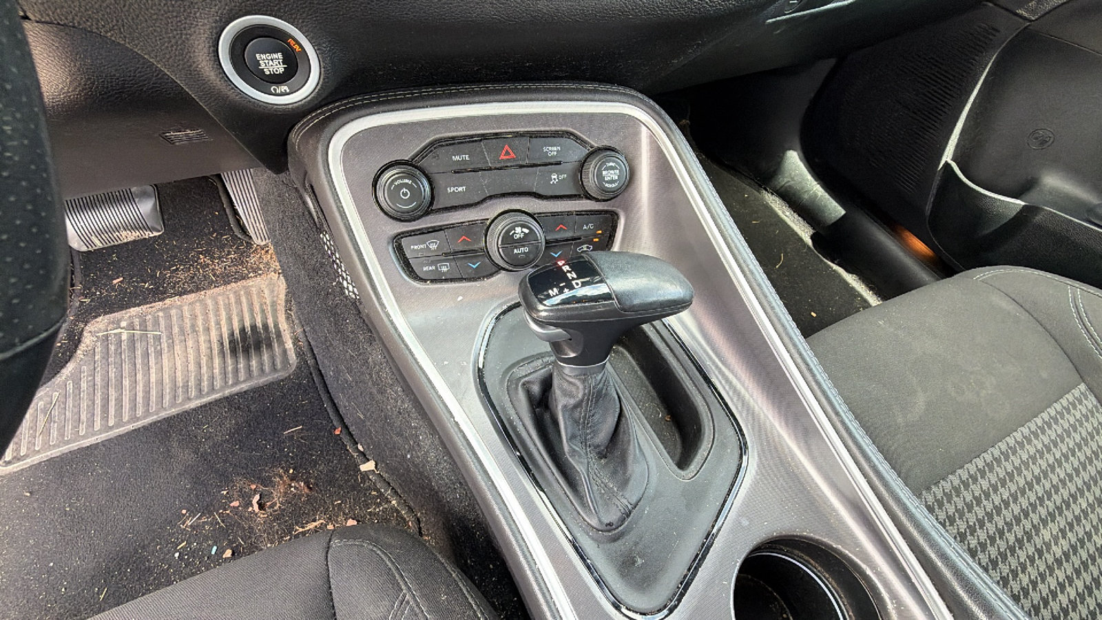 Used 2020 Dodge Challenger SXT w/ Blacktop Package AWD/4WD image 29