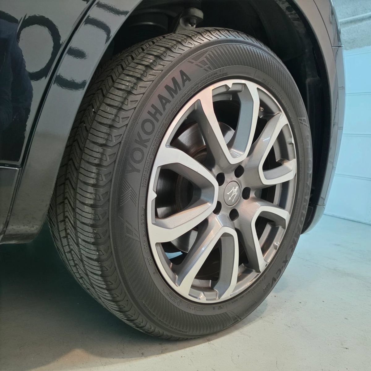 Used 2017 Maserati Levante w/ Luxury Package AWD/4WD image 42
