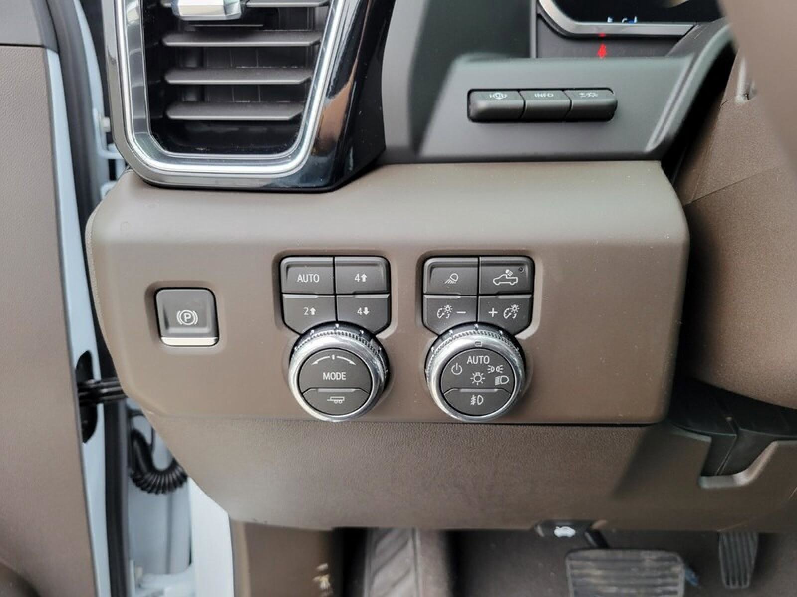 New 2026 GMC Sierra 2500 Denali w/ Denali Reserve Package AWD/4WD image 18