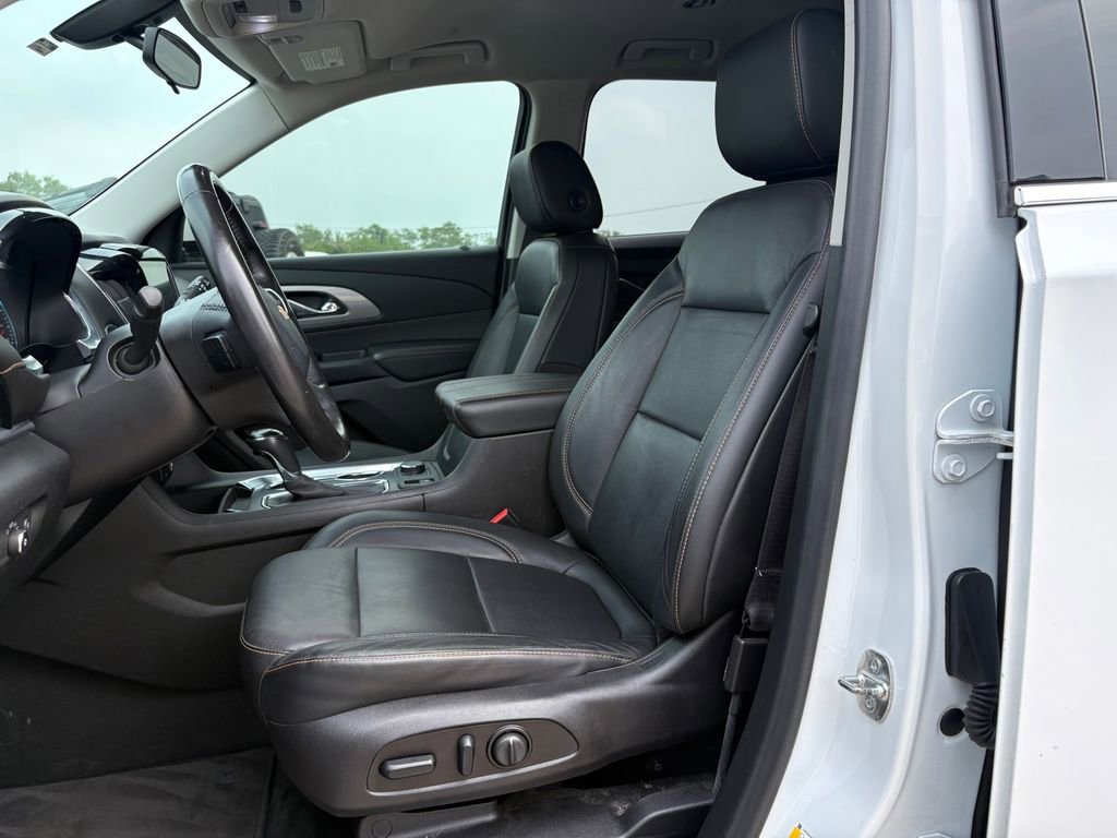 Used 2019 Chevrolet Traverse LT FWD image 12