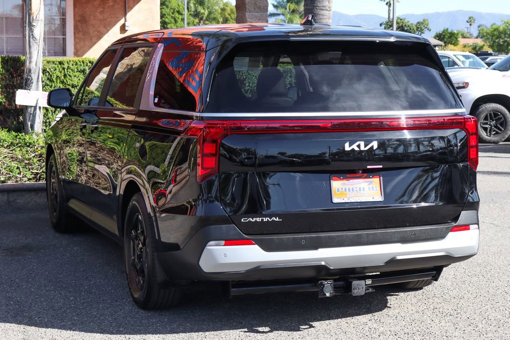 Used 2025 Kia Carnival image 6