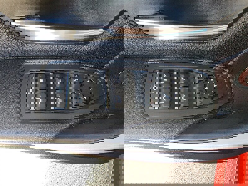 Used 2018 BMW 320i Sedan w/ Convenience Package image 19