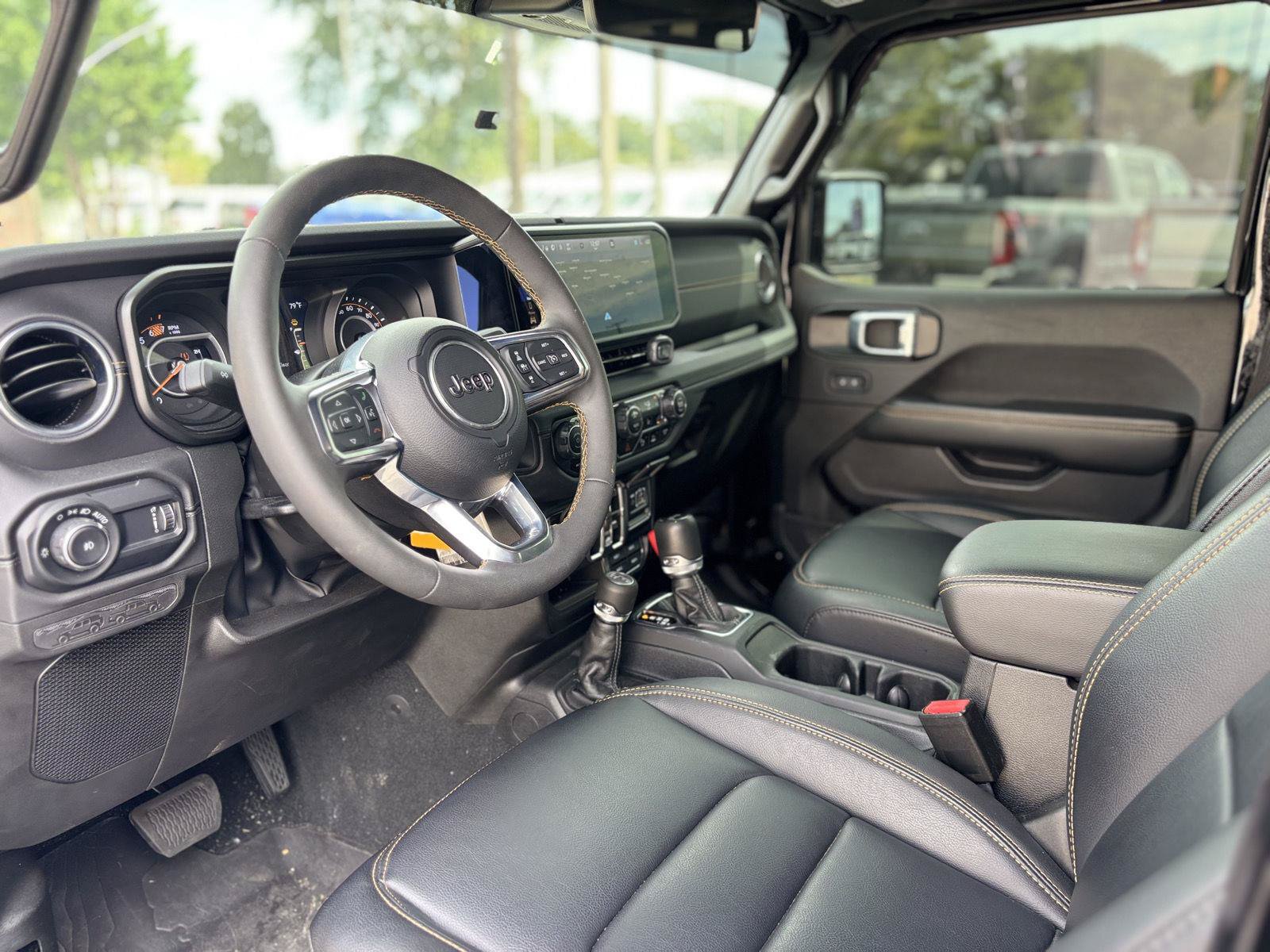 Used 2024 Jeep Wrangler Unlimited Sahara w/ Technology Group AWD/4WD image 12
