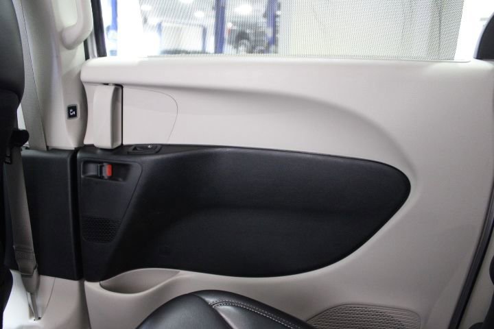 Used 2024 Chrysler Pacifica Touring-L image 28