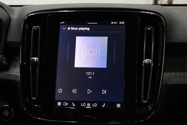 Used 2025 Volvo XC40 B5 Plus image 31