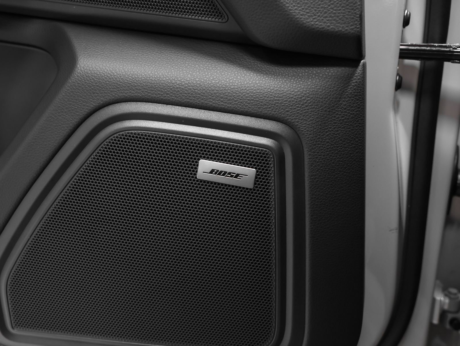 New 2026 Porsche Macan image 42