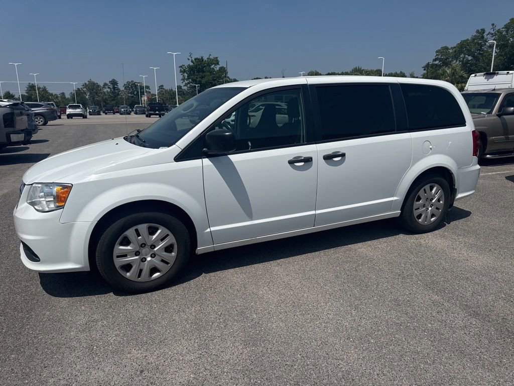 Used 2020 Dodge Grand Caravan SE w/ UConnect Hands-Free Group FWD image 2
