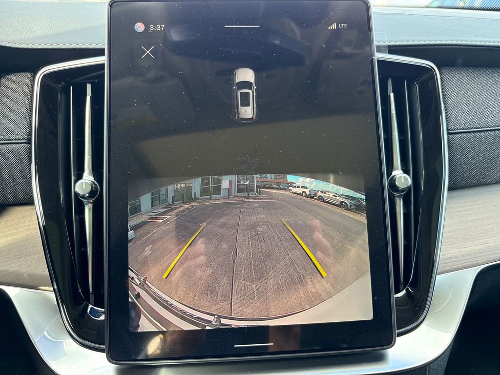 New 2026 Volvo XC90 T8 Core image 8