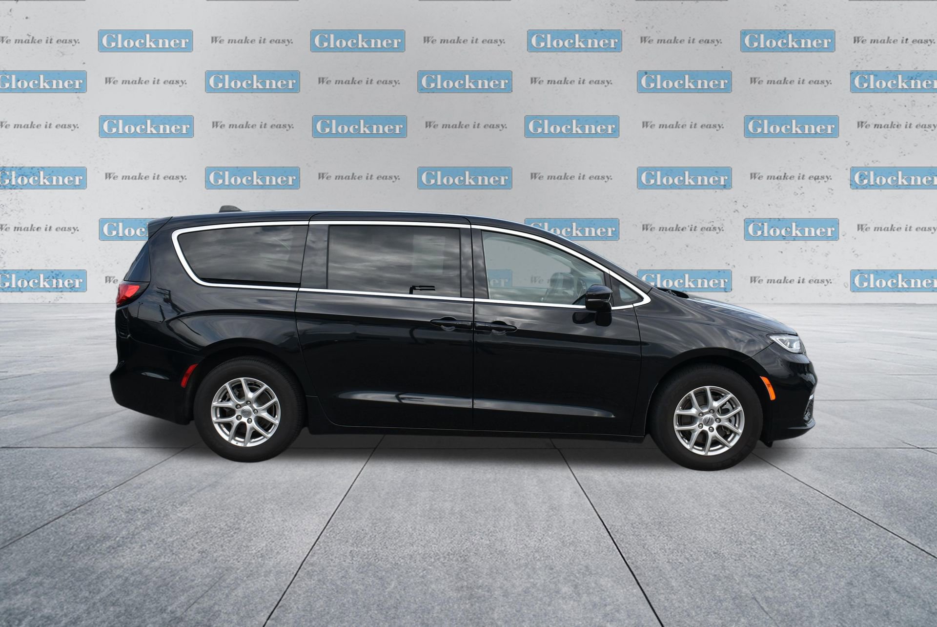 Used 2024 Chrysler Pacifica Touring-L image 4