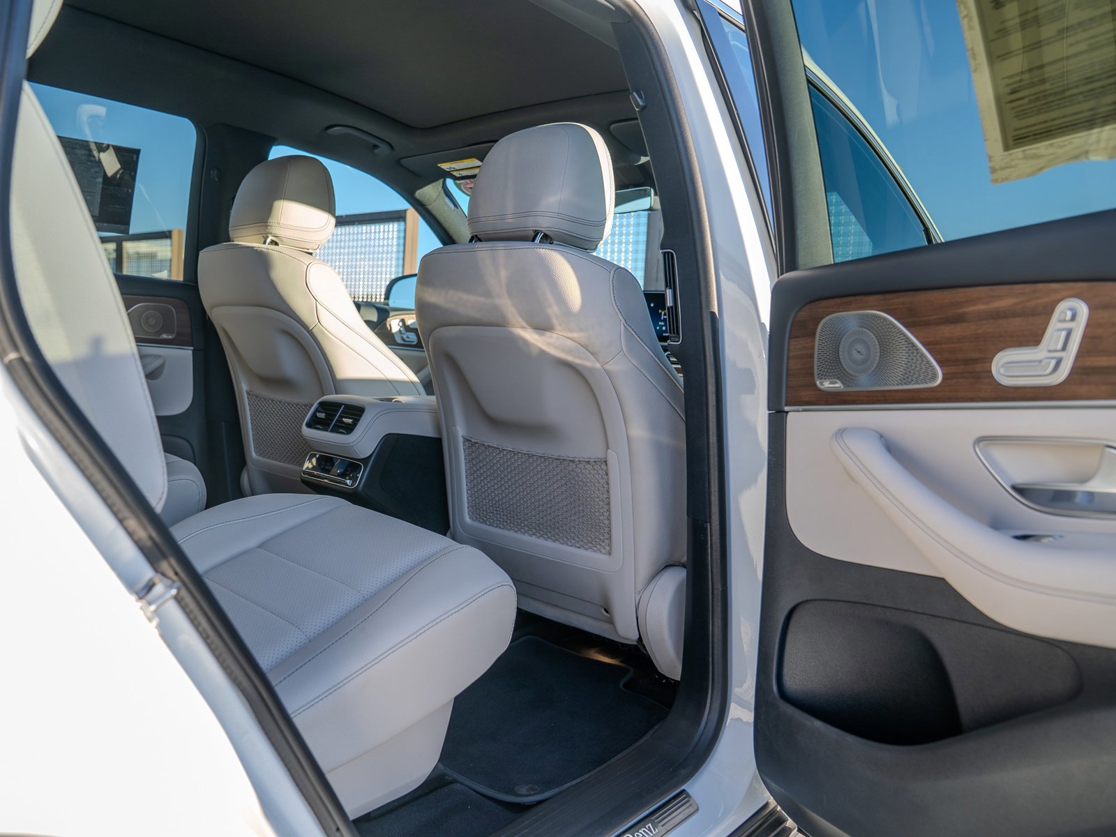 Used 2025 Mercedes-Benz GLS 450 4MATIC image 23