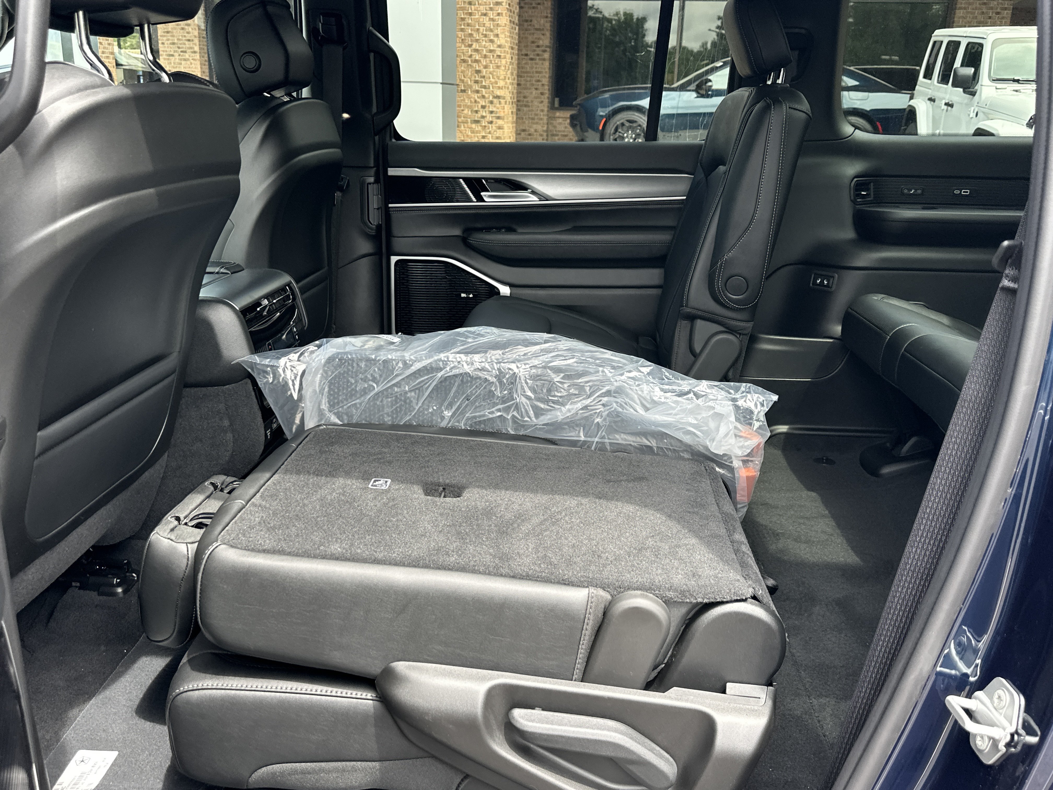 New 2026 Jeep Grand Wagoneer L Limited w/ Premium Group II AWD/4WD image 29