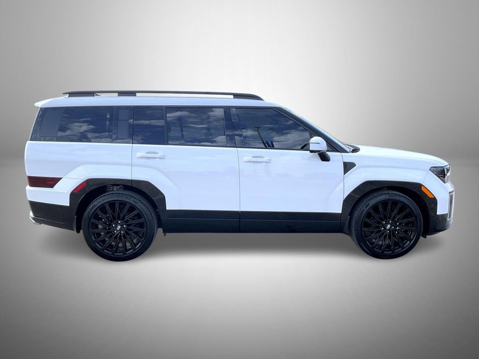 Used 2025 Hyundai Santa Fe Calligraphy image 4