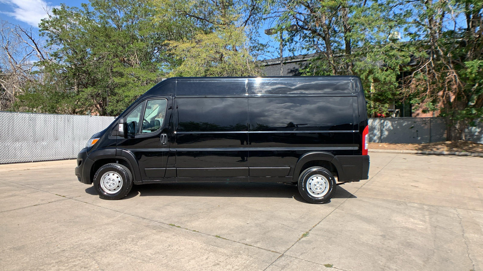 Used 2023 RAM ProMaster 2500 FWD image 2