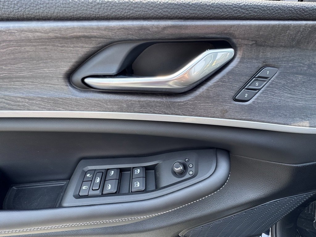 New 2025 Jeep Grand Cherokee L Limited w/ Black Appearance Package image 9