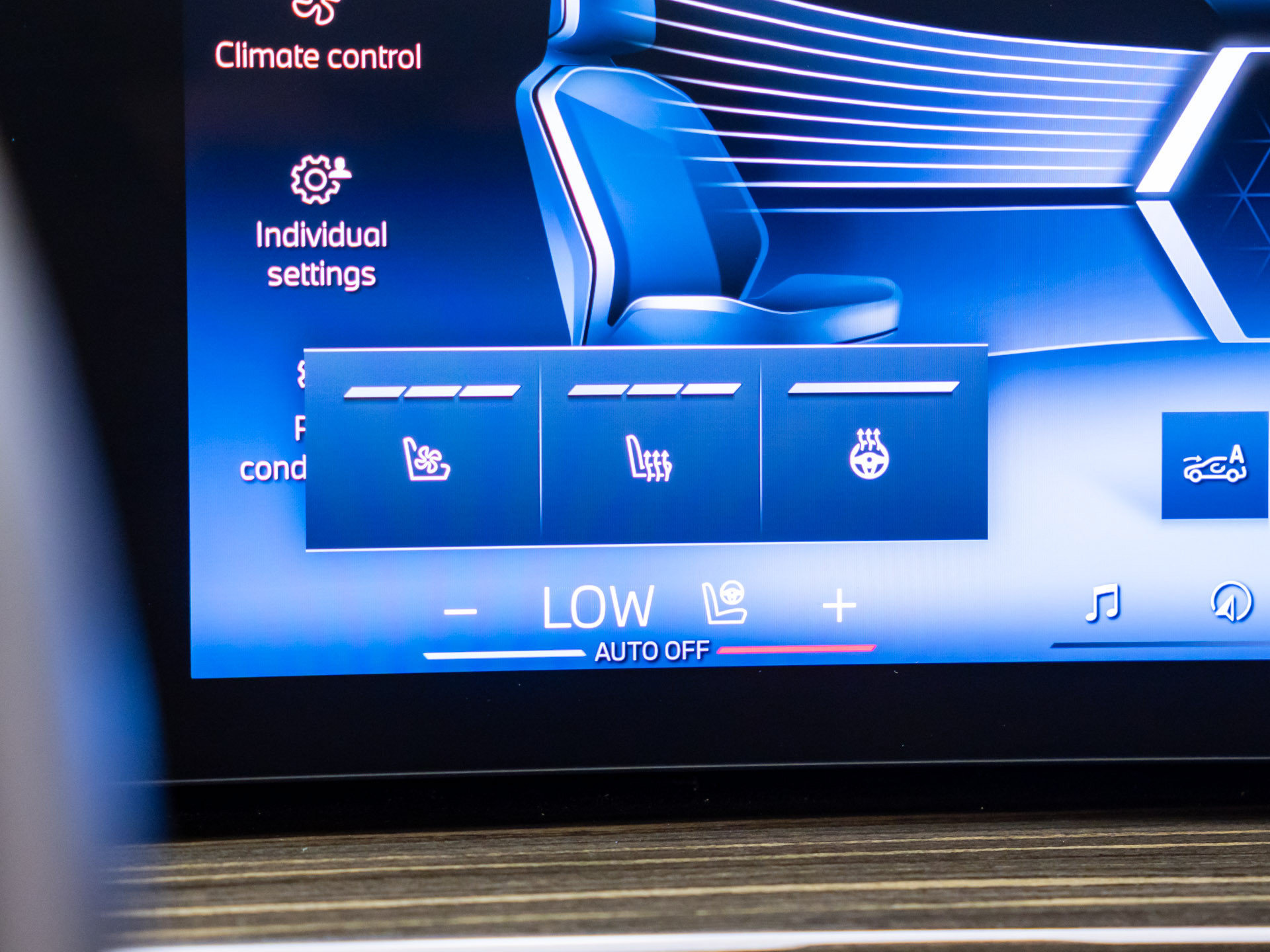Certified 2025 BMW X7 xDrive40i AWD/4WD image 29