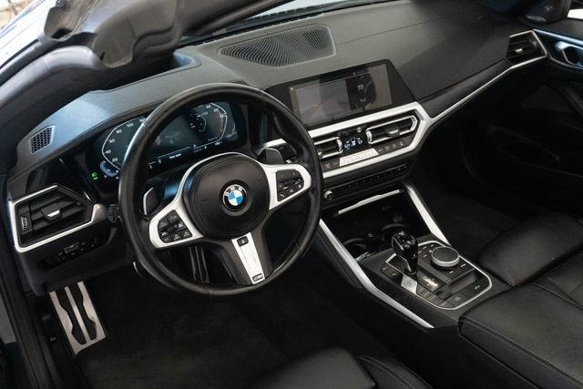 Used 2022 BMW M440i Convertible image 3