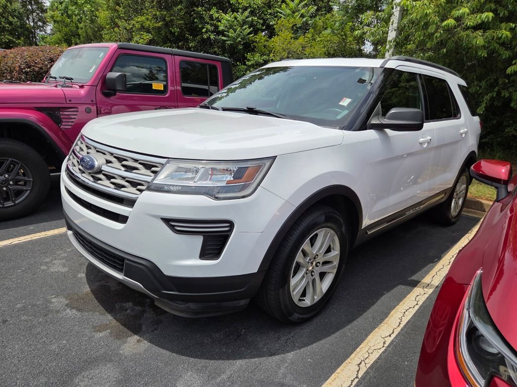 Used 2018 Ford Explorer XLT AWD/4WD image 3