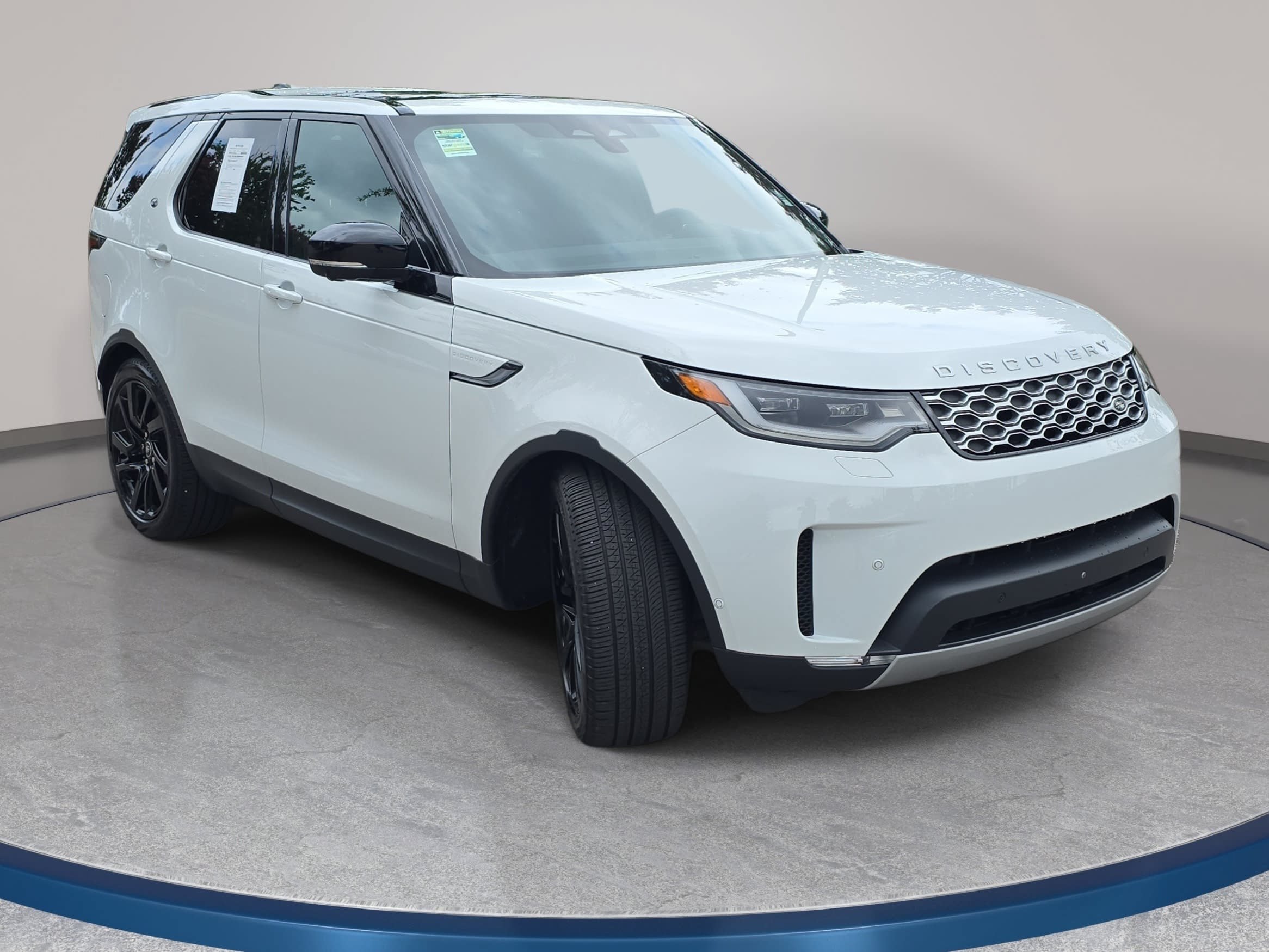Certified 2025 Land Rover Discovery S AWD/4WD image 3