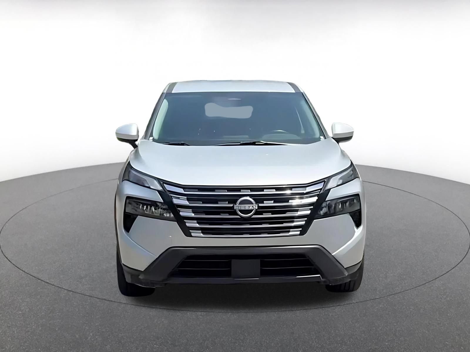 Used 2025 Nissan Rogue SV FWD image 4