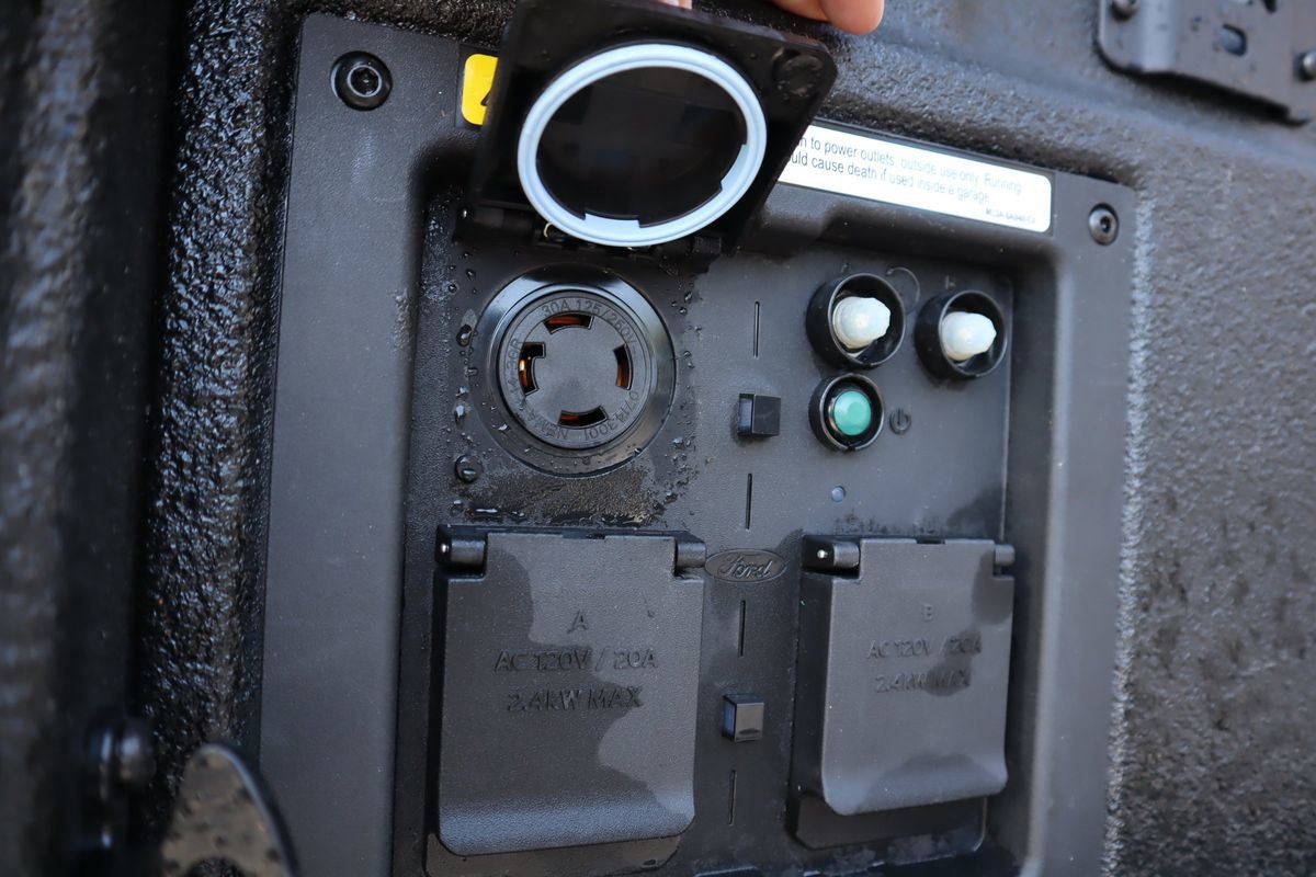 Used 2021 Ford F150 Lariat w/ Equipment Group 502A High image 24