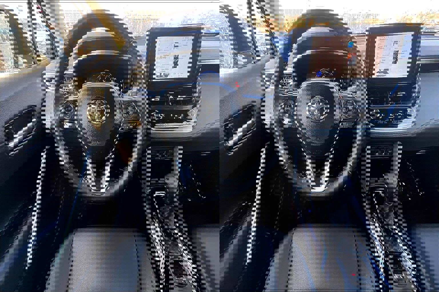 Used 2025 Toyota Corolla Cross XLE image 5