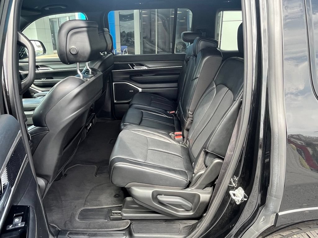 Used 2024 Jeep Wagoneer Series II w/ Flexible Seating Group AWD/4WD image 11