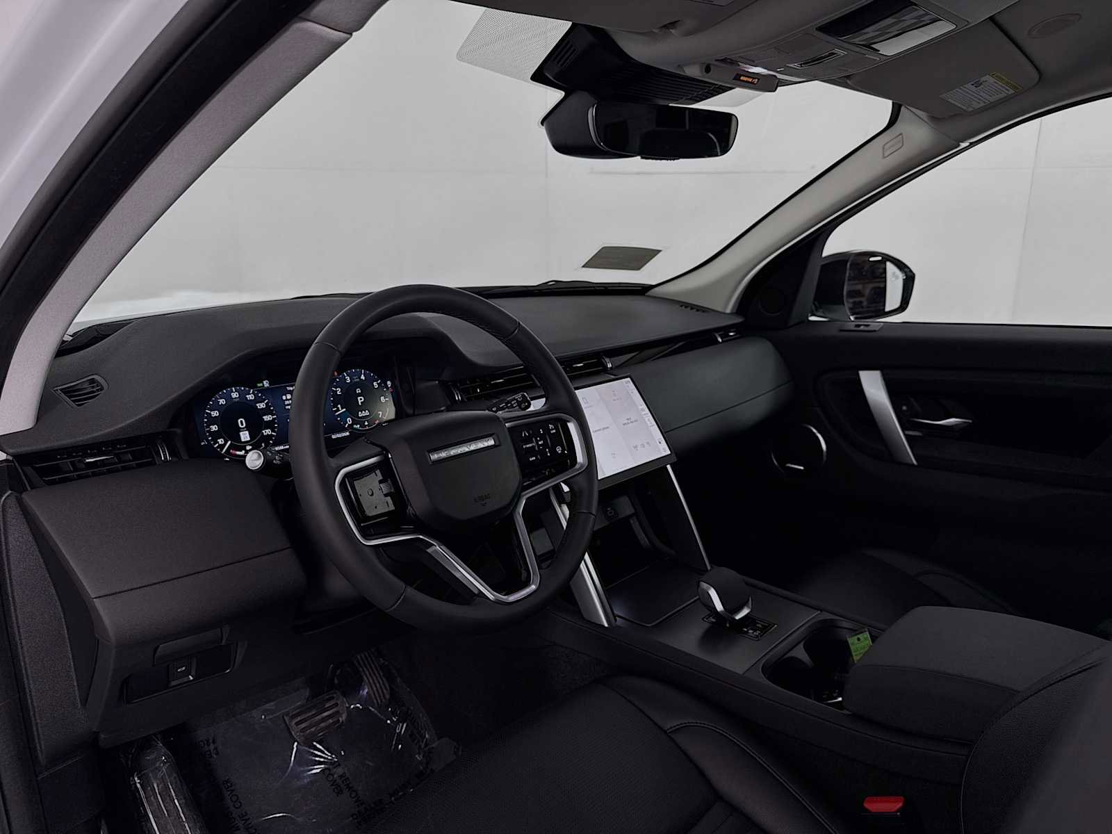 Used 2024 Land Rover Discovery Sport S image 9