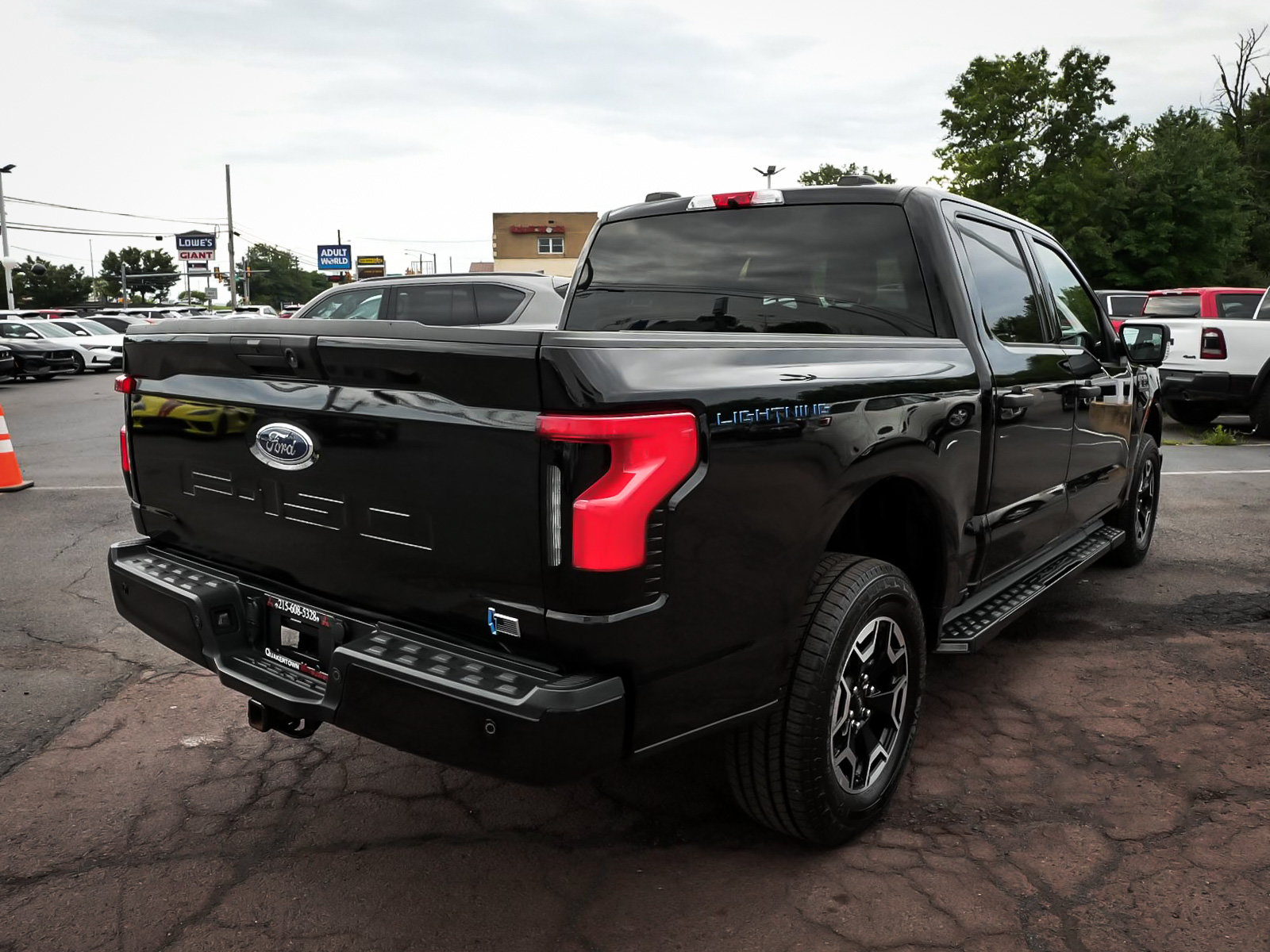 Used 2023 Ford F150 Lightning XLT AWD/4WD image 6