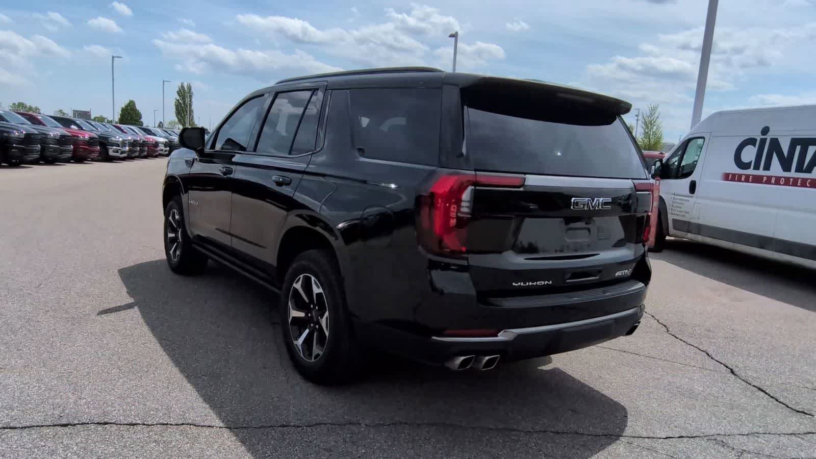 Used 2025 GMC Yukon AT4 w/ AT4 Premium Plus Package AWD/4WD image 7
