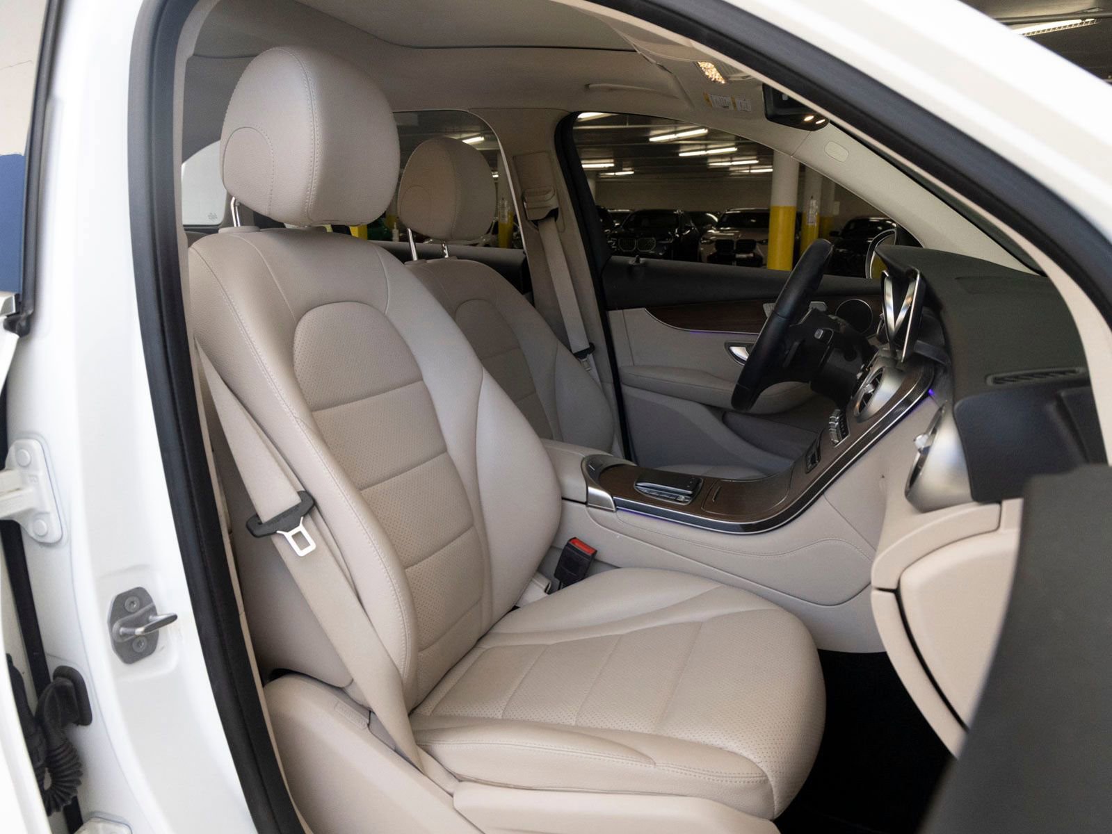 Used 2021 Mercedes-Benz GLC 300 image 26