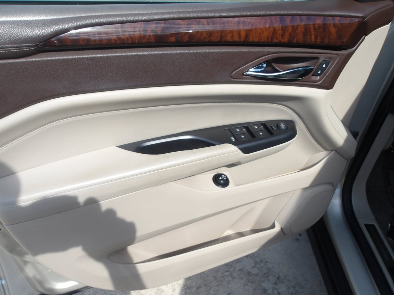 Used 2013 Cadillac SRX Luxury w/ Driver Awareness Package image 18