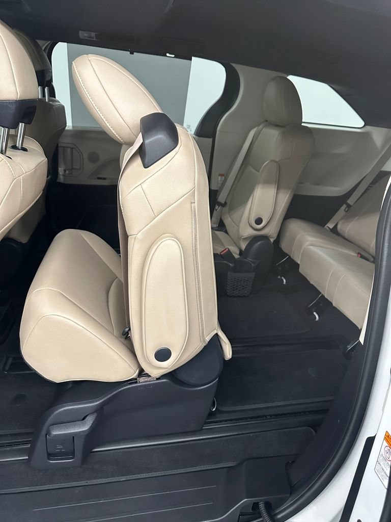 Used 2022 Toyota Sienna XLE w/ XLE Plus Package FWD image 27