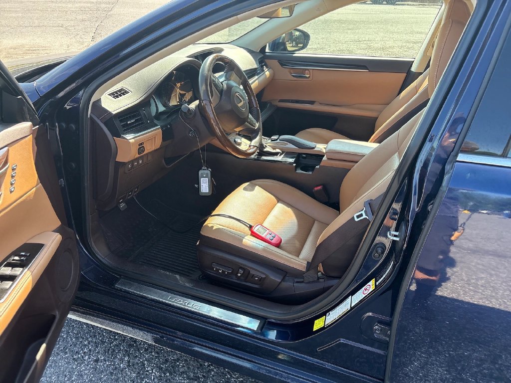 Used 2018 Lexus ES 350 w/ Navigation System Package FWD image 4