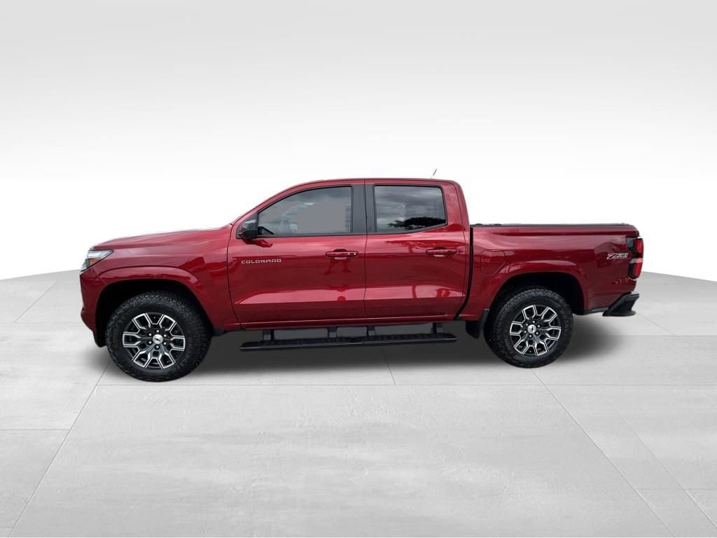 Used 2025 Chevrolet Colorado Z71 w/ Technology Package AWD/4WD image 8