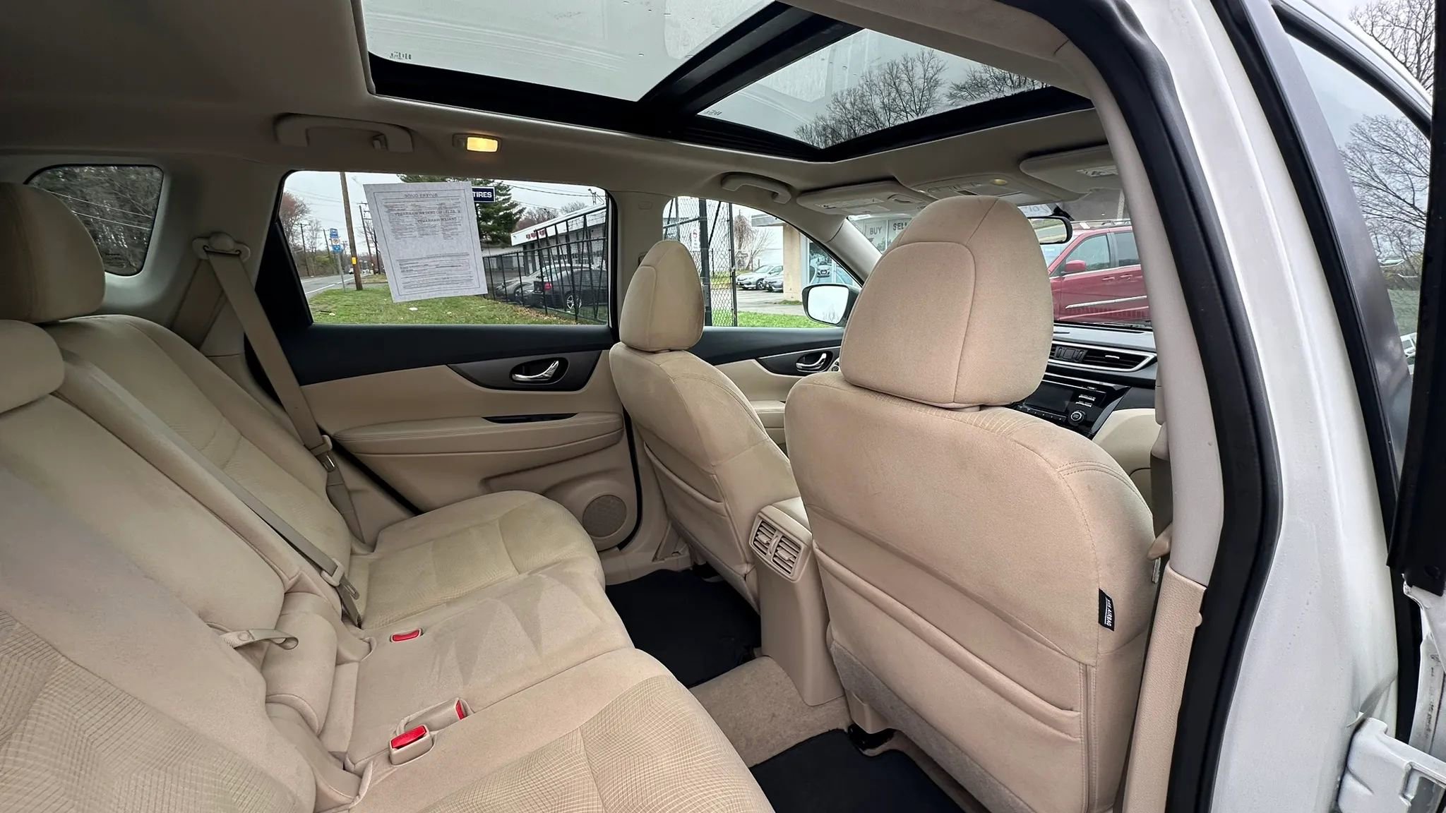 Used 2015 Nissan Rogue SV w/ SV Moonroof Package image 27