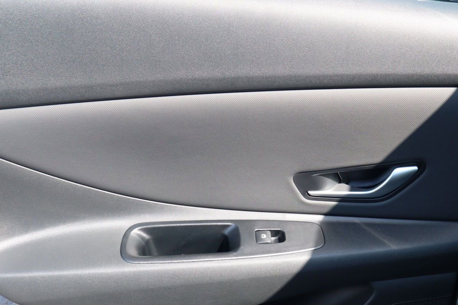 New 2025 Hyundai Elantra Limited image 23