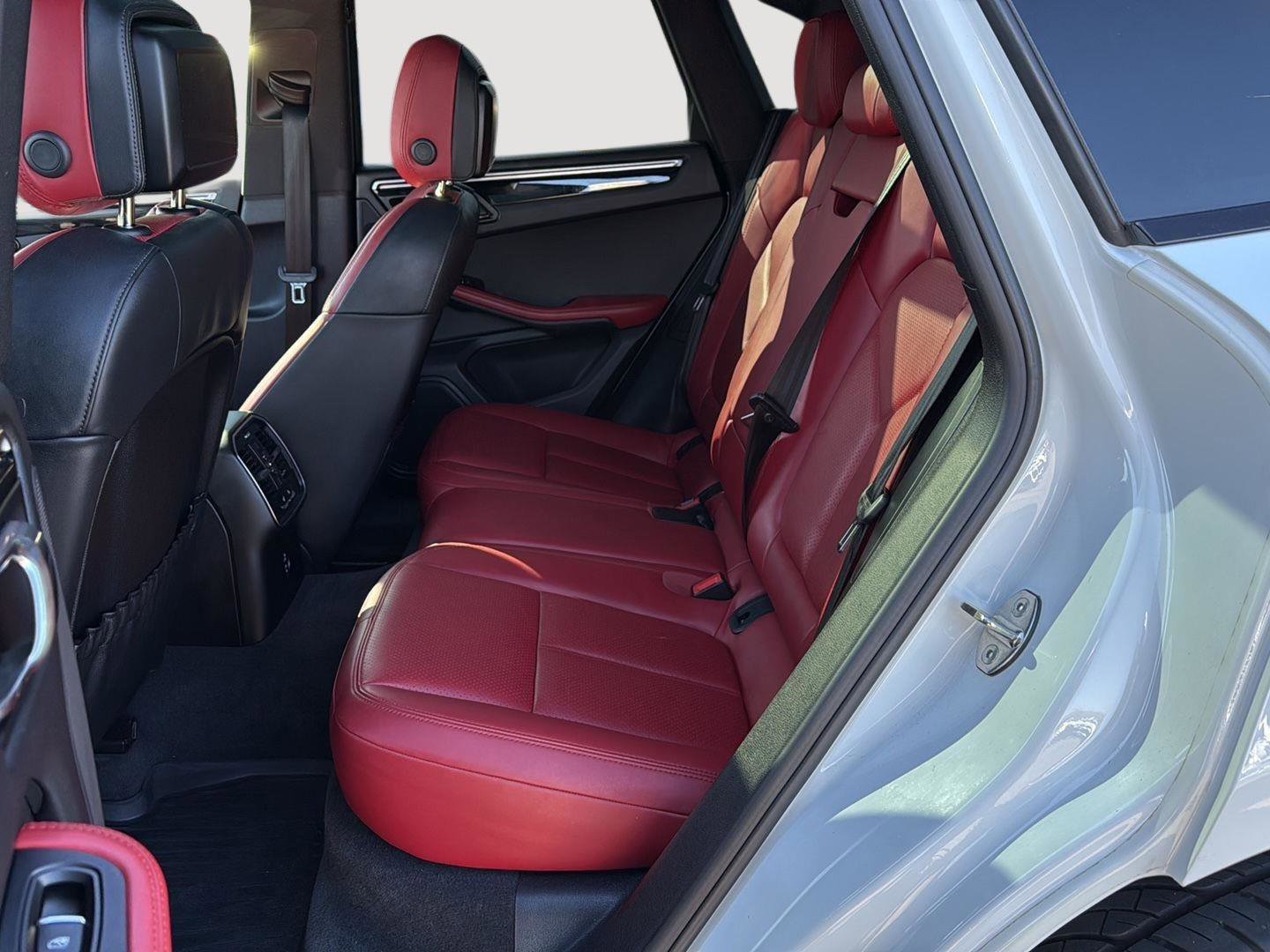 Used 2020 Porsche Macan image 19