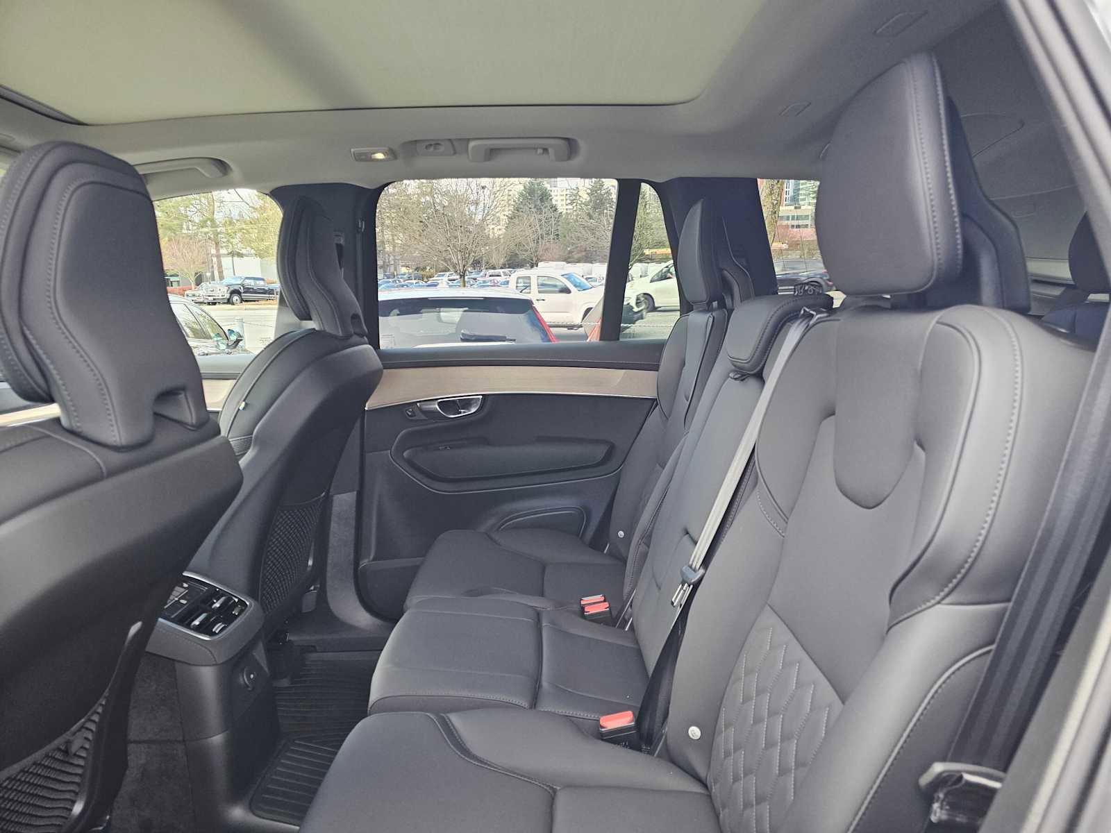 Used 2025 Volvo XC90 T8 Plus w/ Protection Package Premier image 17
