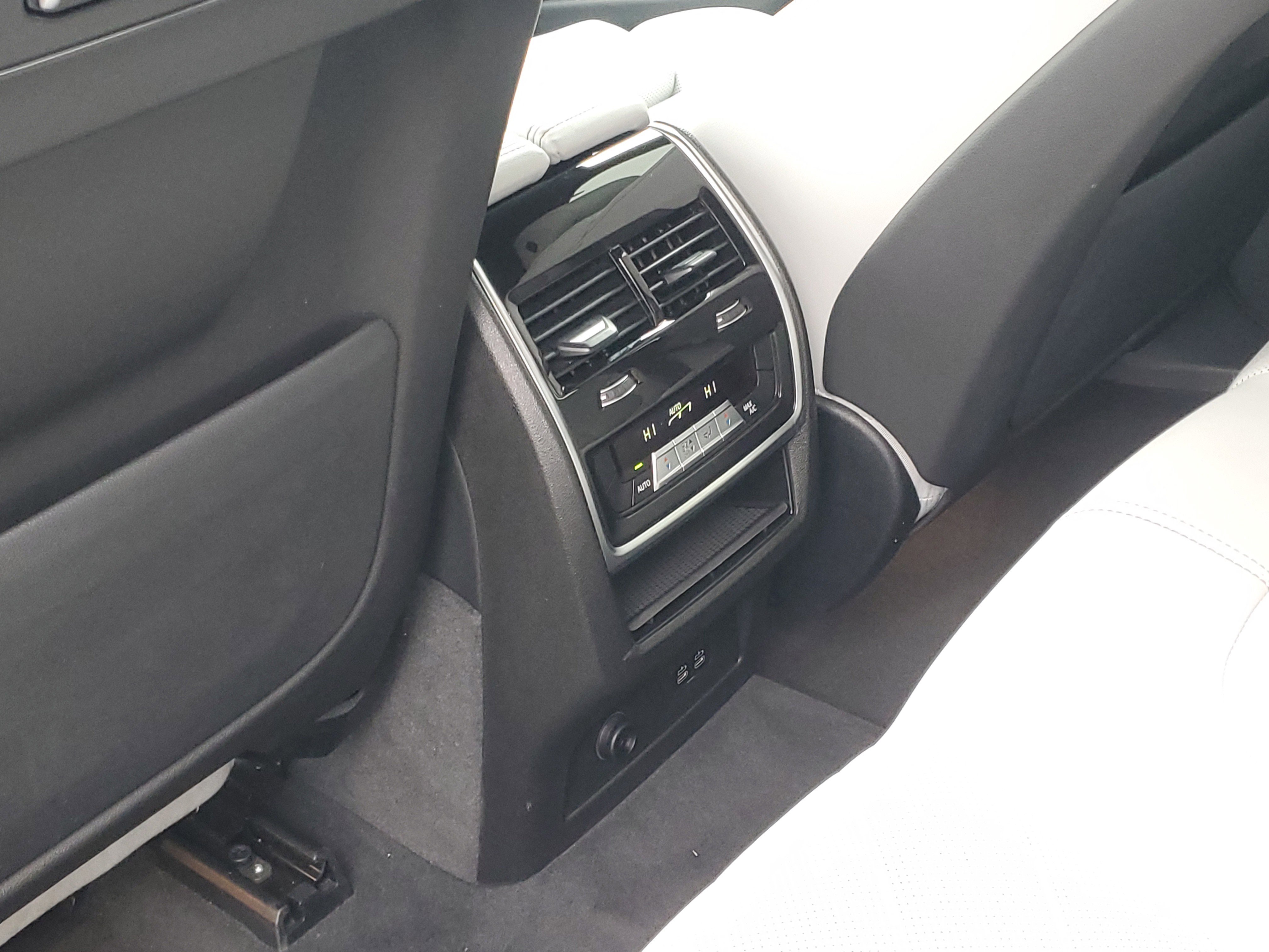 Certified 2025 BMW X5 xDrive40i w/ M Sport Package image 25