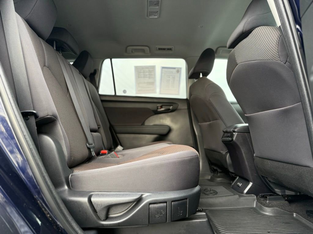 Used 2023 Toyota Highlander L image 18