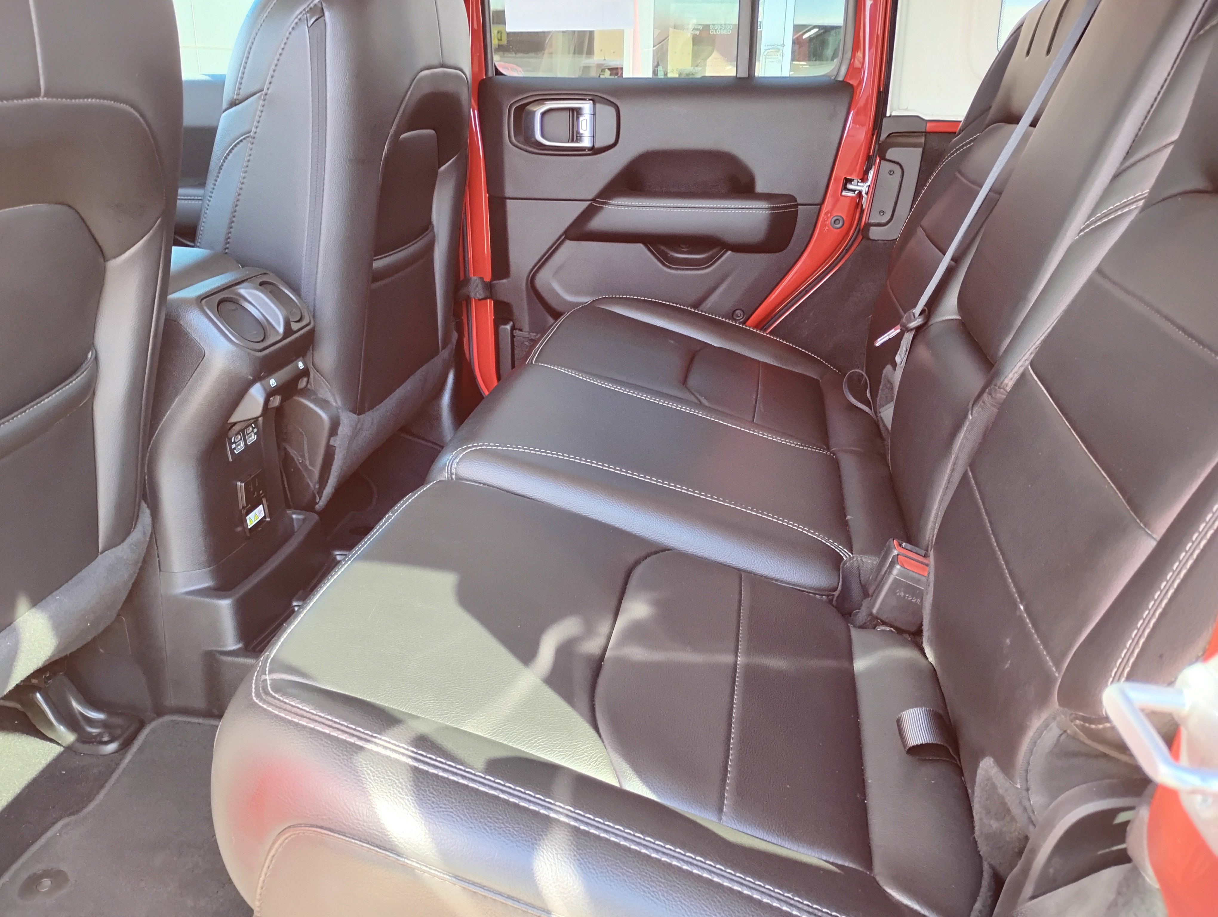 Used 2022 Jeep Wrangler Unlimited Sahara w/ Cold Weather Group image 17