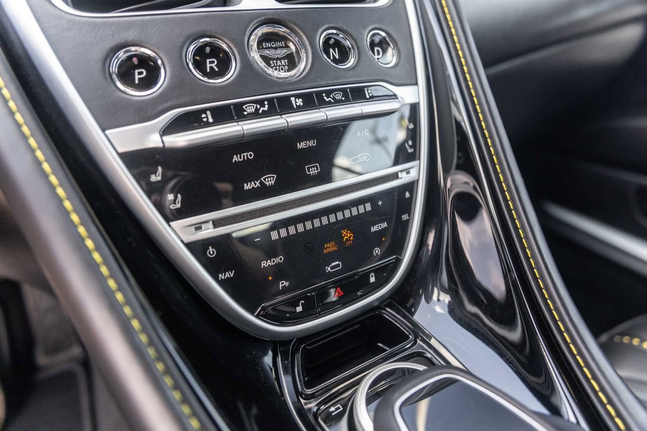 Used 2022 Aston Martin DB11 Volante RWD image 45